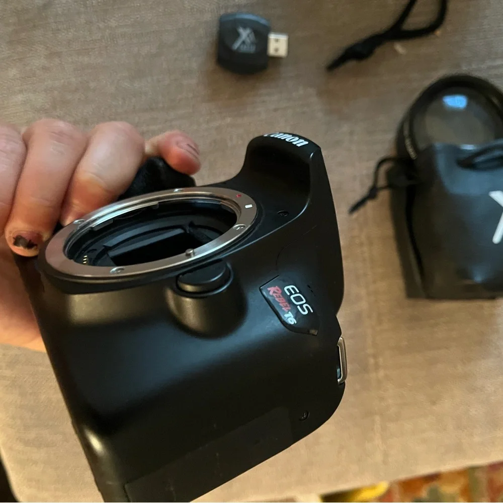 CANON EOS Rebel T6! (Includes TWO lenses** BATTERY INCLUDED!!!) Starter kit!